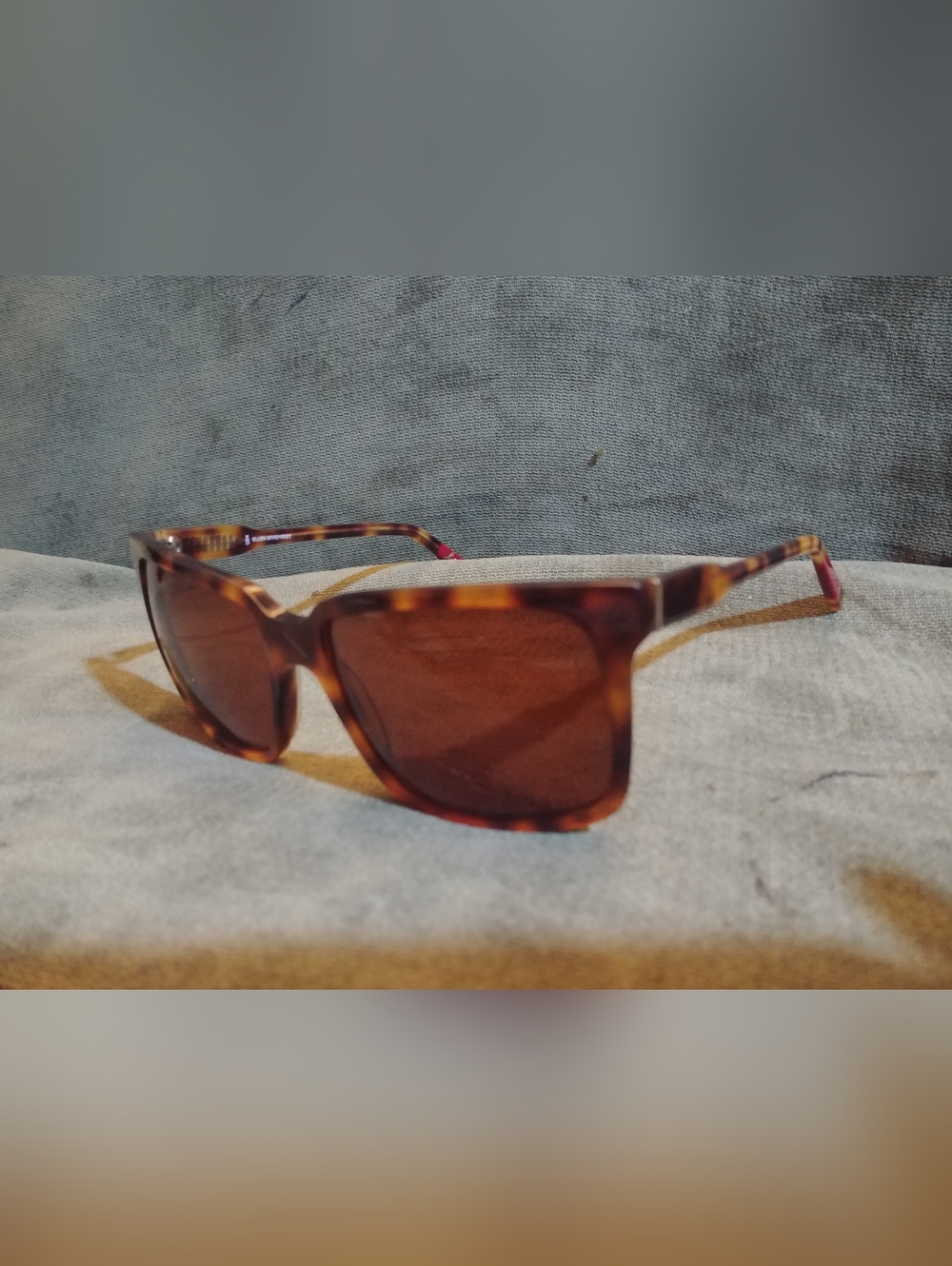 Ellen DeGeneres sunglasses Tortoiseshell Cat-Eye